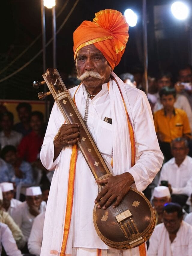 Senior Indian folk artist representing Kalakar Mandhan Yojana Maharashtra